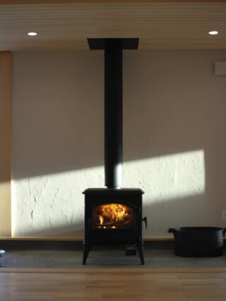 薪ストーブと暖炉のKOBATAKE - “火”を焚くすべての人たちへ。火のある